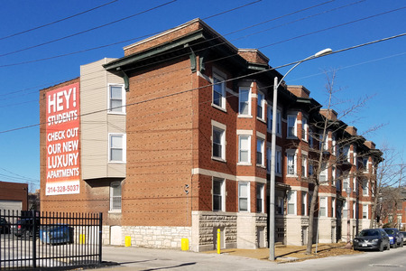 Lyndon Apartments In Saint Louis Low Rise Building